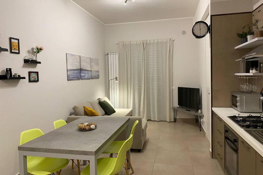 B&B Piano1 Interno5 - Accogliente E Moderno Bilocale Vicino Al Centro Salerno Buitenkant foto