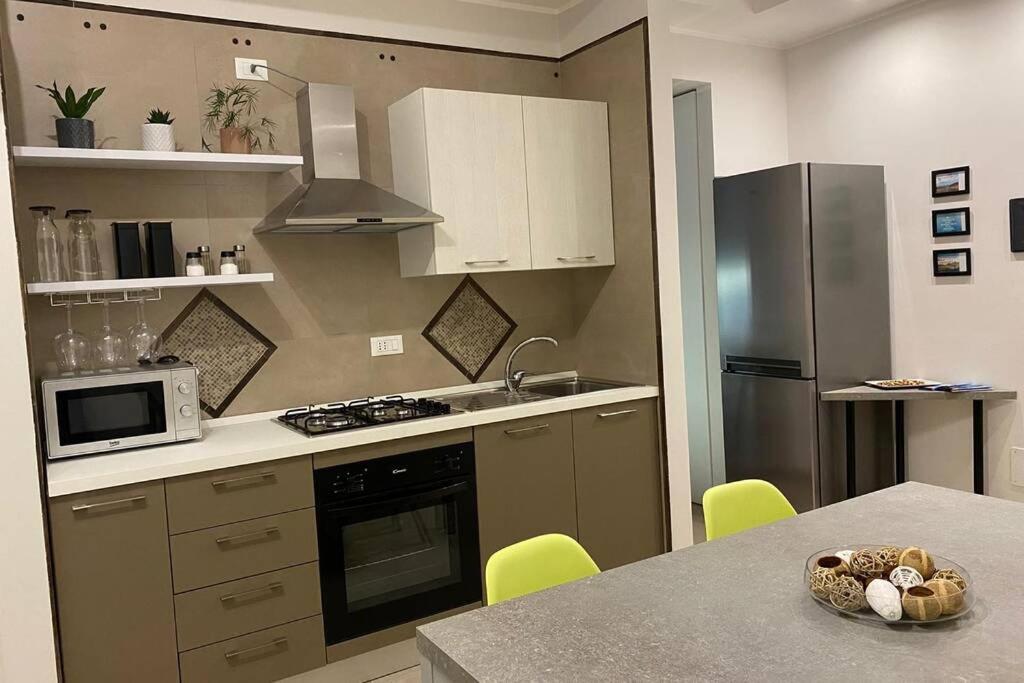 B&B Piano1 Interno5 - Accogliente E Moderno Bilocale Vicino Al Centro Salerno Buitenkant foto